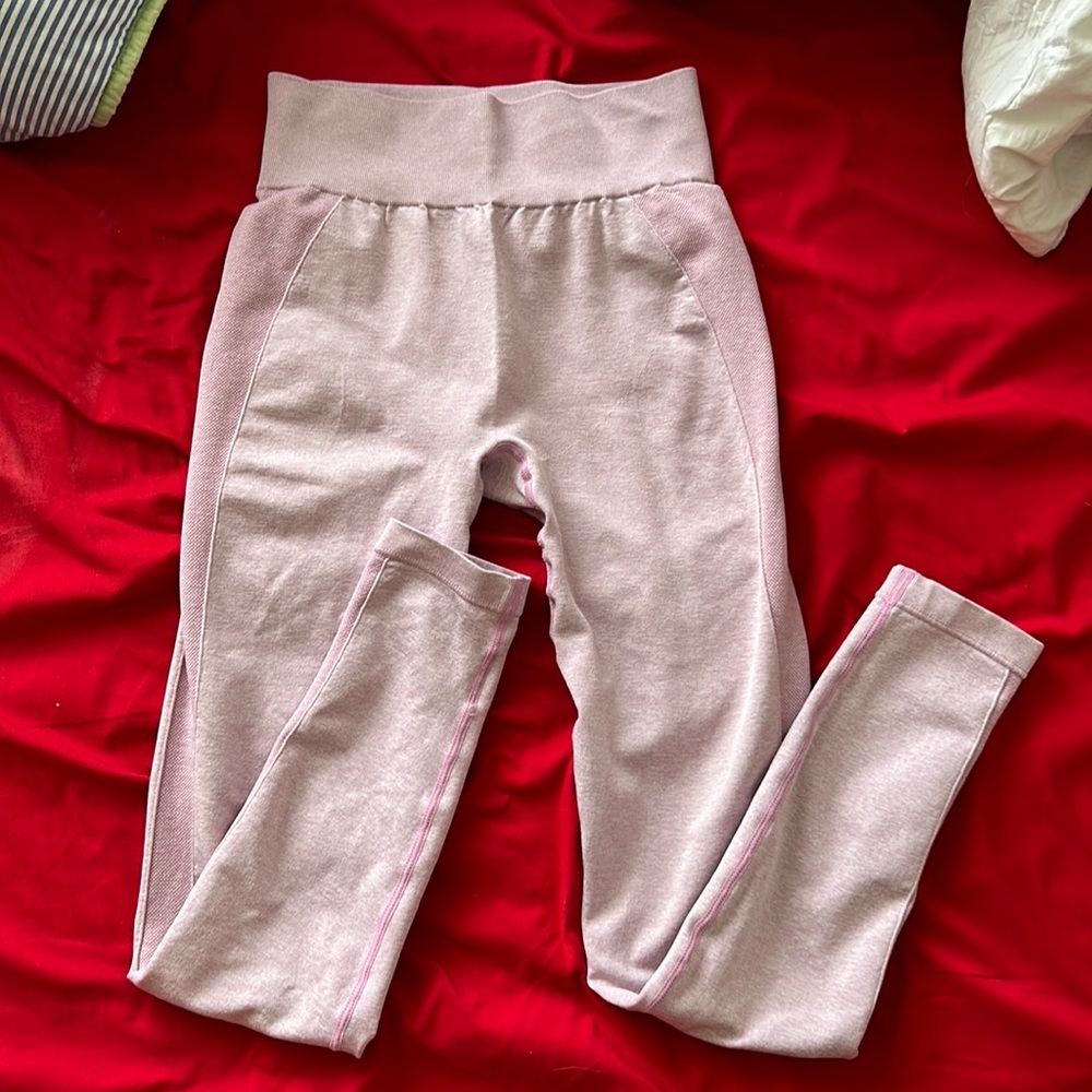 Gym shark leggings- bubble gum pink